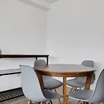 Pp 1009 Beautiful Corporate 2Br Apt, Pool