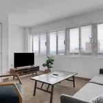 Pp 1009 Beautiful Corporate 2Br Apt, Pool