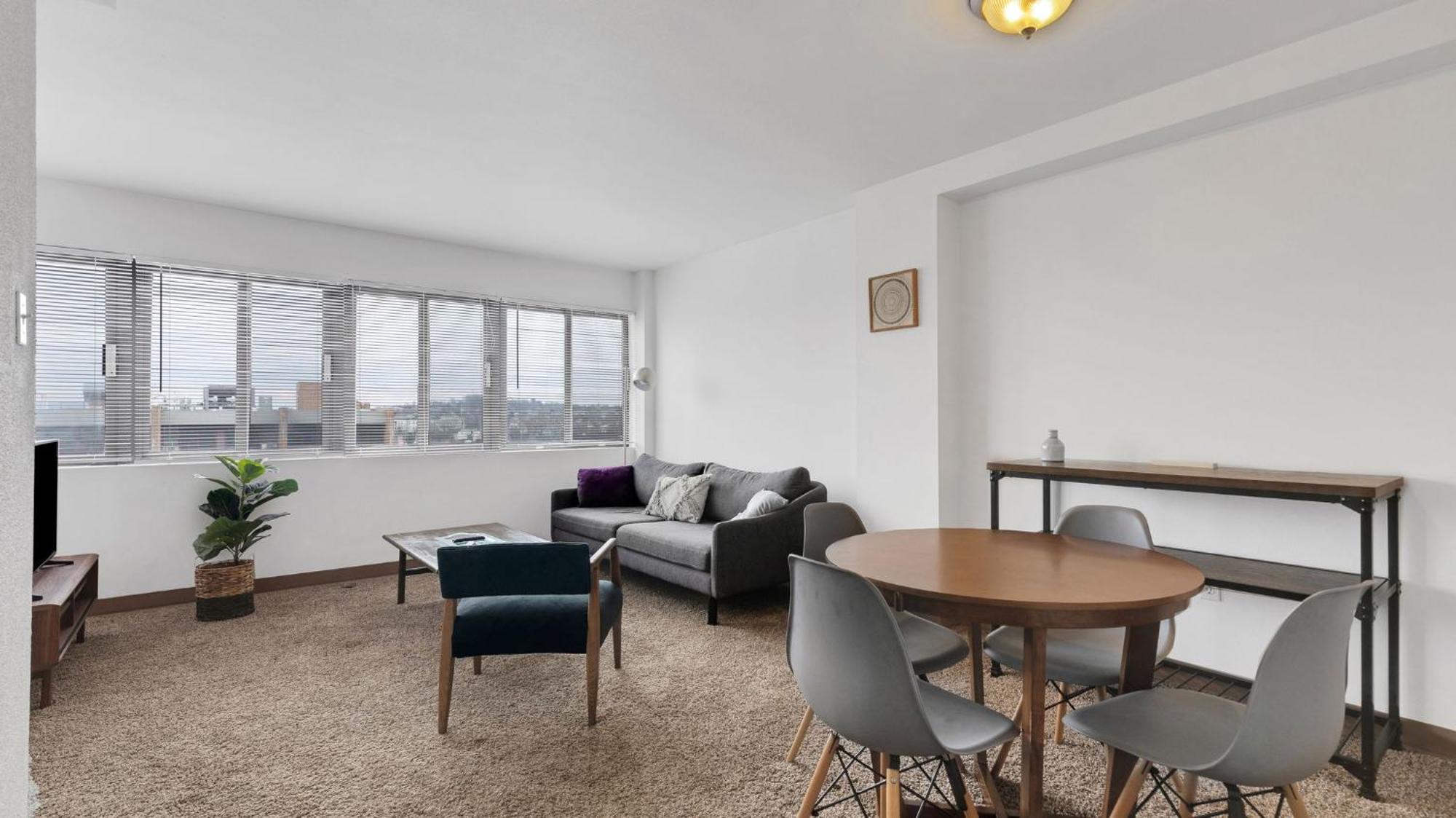 Pp 1009 Beautiful Corporate 2br Apt, Pool Apartment Harrisburg